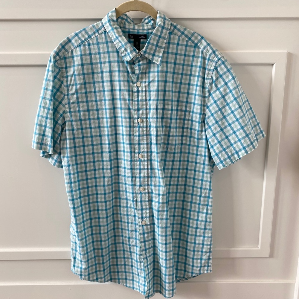 GAP Mens short sleeve buttonup slimfit plaid shirt
